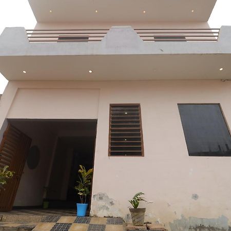 آغْرا Awesome Home Stay المظهر الخارجي الصورة